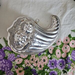 Vintage Cornucopia Jello Cake Mold